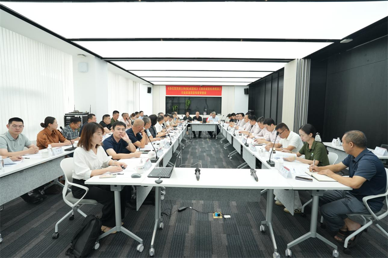 從制造到“智”造：泉工股份舉辦《仿石型混凝土磚（板）成型機(jī)》《砌塊成型機(jī)用模具》行業(yè)標(biāo)準(zhǔn)項(xiàng)目專家審查會(huì)
