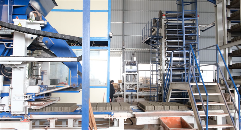 一機(jī)多磚、節(jié)能降碳，泉工策尼特15型打造綠色建材“泉工樣板”